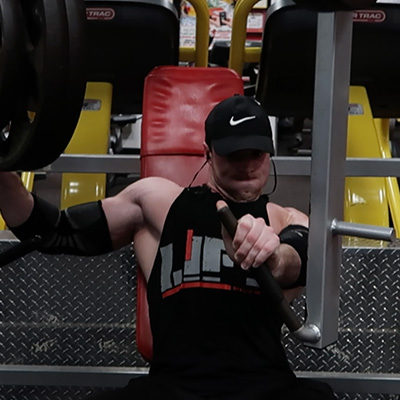 wide-chest-press-machine